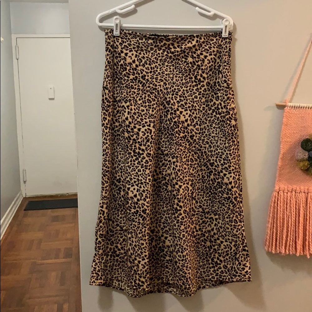 Women’s leopard print midi skirt